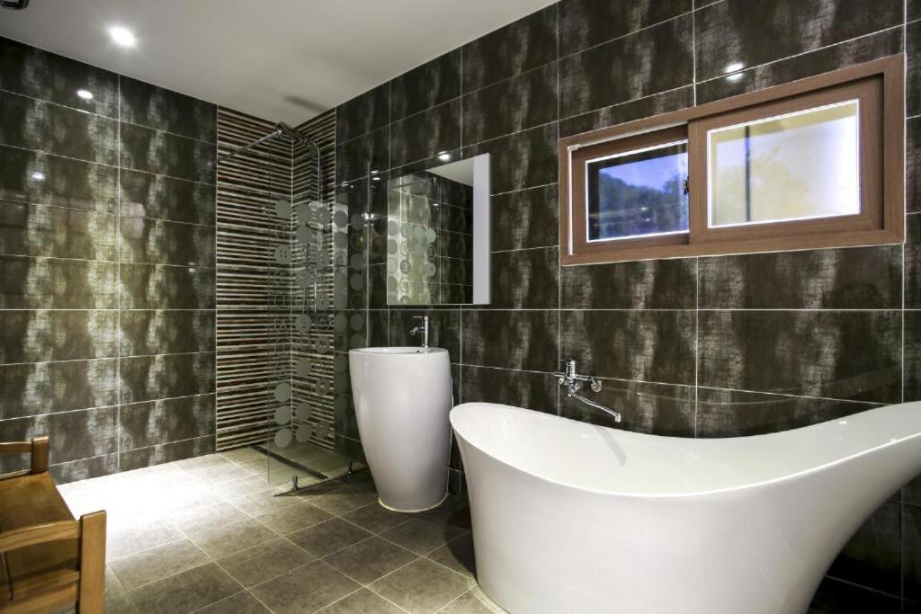 Hotel The Jaja Kongdzsu Kültér fotó